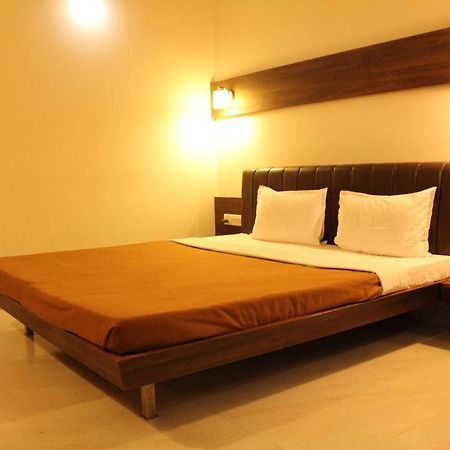 Hotel Grand 3D Бхудж Экстерьер фото