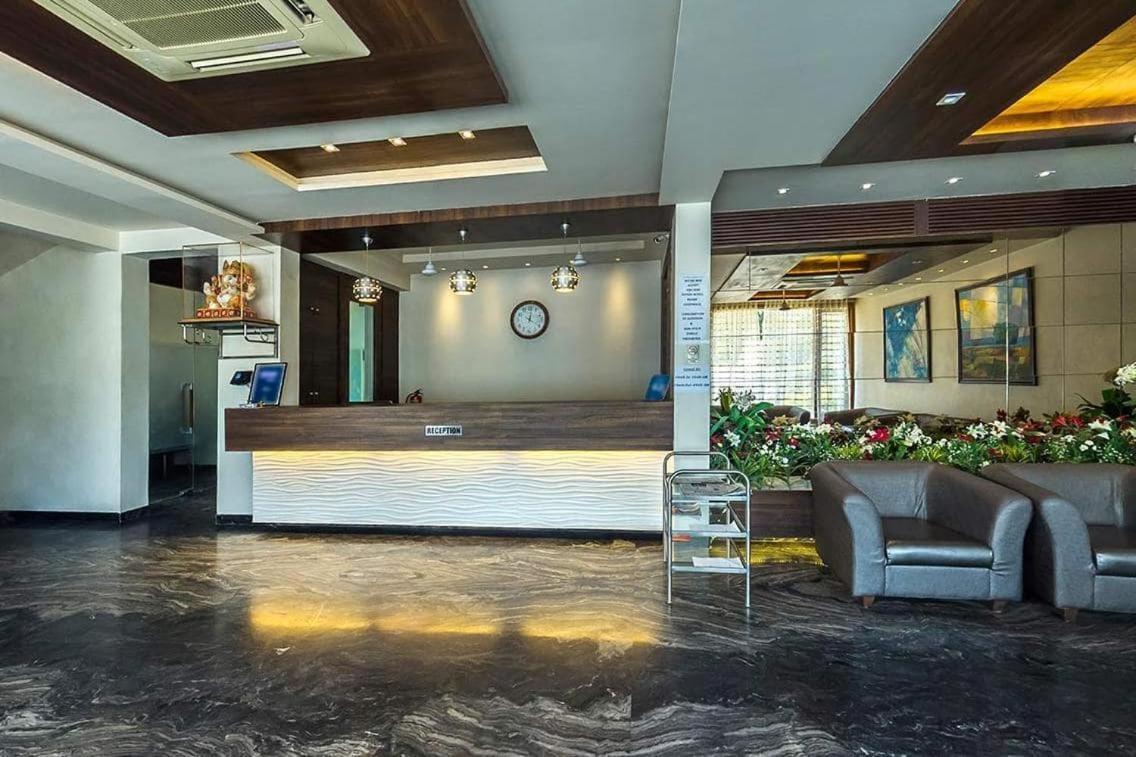 Hotel Grand 3D Бхудж Экстерьер фото